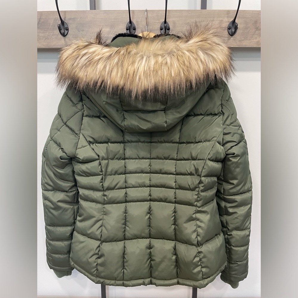 COPY - Small Women's Calvin Klein Black and Army Green Puffer Coat with Faux Fu… - Picture 10 of 12